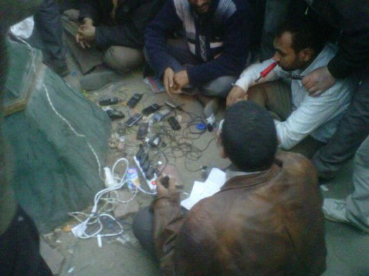 tahrir square_charging_mobiles
